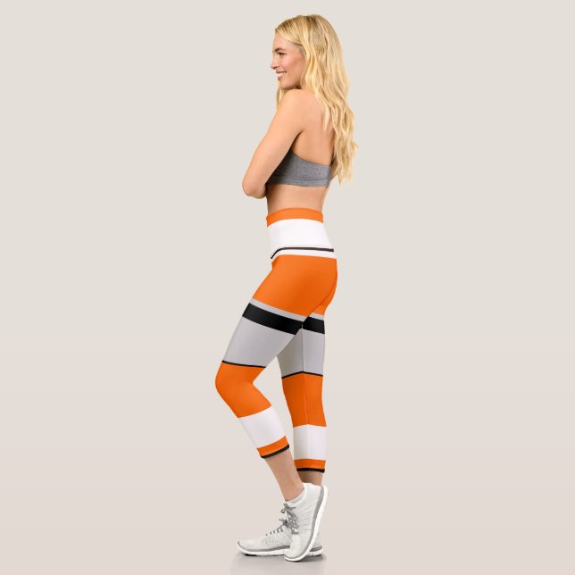 Lebhafter Orange-, Weiß-, Schwarz- und Asche-Strei Capri Leggings (Links)