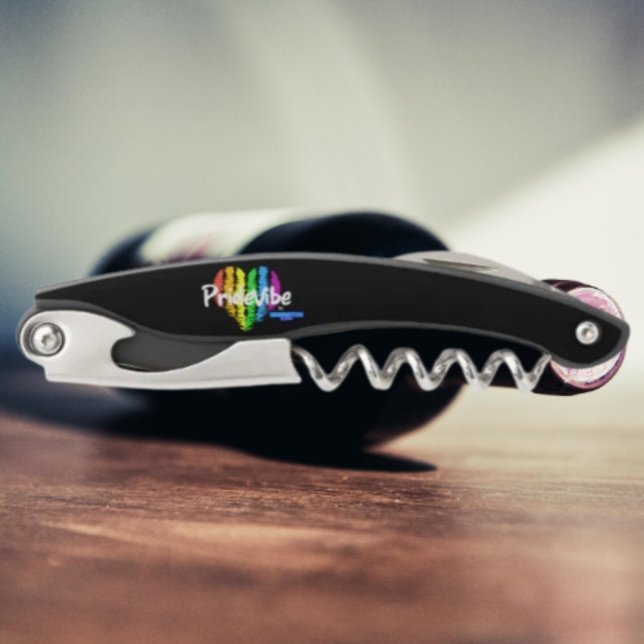 Lebhafter PrideVibe: Entkorken mit Regenbogenherz Kellnermesser (Von Creator hochgeladen)