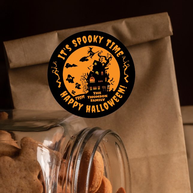 Lebhaftes Orange Black Spuk House Halloween Runder Aufkleber (Von Creator hochgeladen)