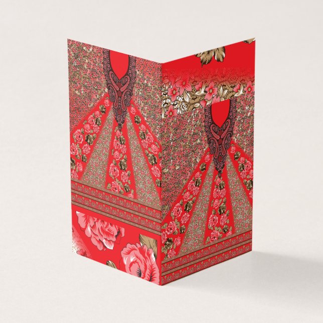 Lebhaftes rotes Gewebe, mit viel Blumen und (Vorderseite)