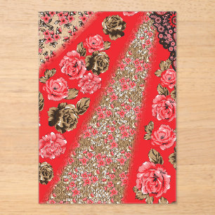 Lebhaftes rotes Gewebe, mit viel Blumen und Acryleinladungen