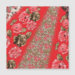 Lebhaftes rotes Gewebe, mit viel Blumen und Magnetkarte