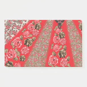 Lebhaftes rotes Gewebe, mit viel Blumen und Post-it Klebezettel