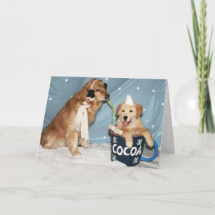 Leckere goldene Schale heißer Kakao für Feiertagskarte