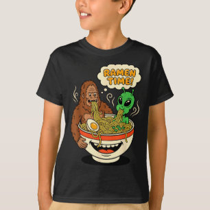 Leckere Ramen-Zeit lustiger Bigfoot und Alien beim T-Shirt