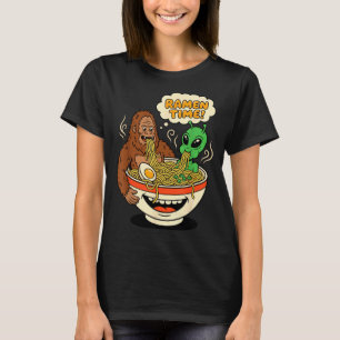 Leckere Ramen-Zeit lustiger Bigfoot und Alien T-Shirt