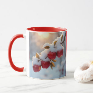Leckere rote Äpfel mit Schnee Tasse