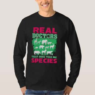 Leckerei von Ärzten in der Praxis mehr als eine Ti T-Shirt