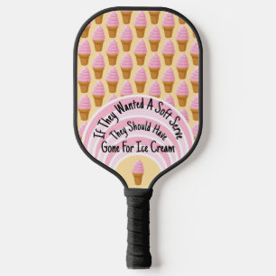 Leckeres Erdbeereis-Soft-Serv-Eis am Stiel Cute Fu Pickleball Schläger