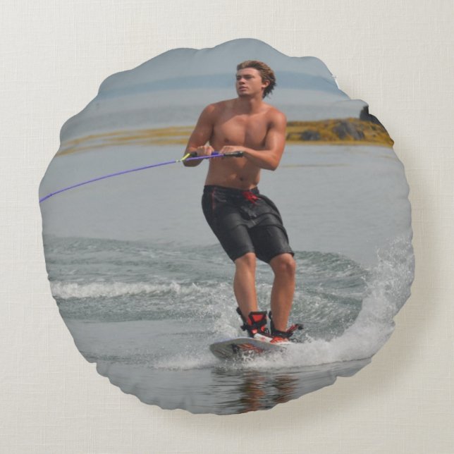 Lederfarbener Wakeboarder Rundes Kissen (Rückseite)