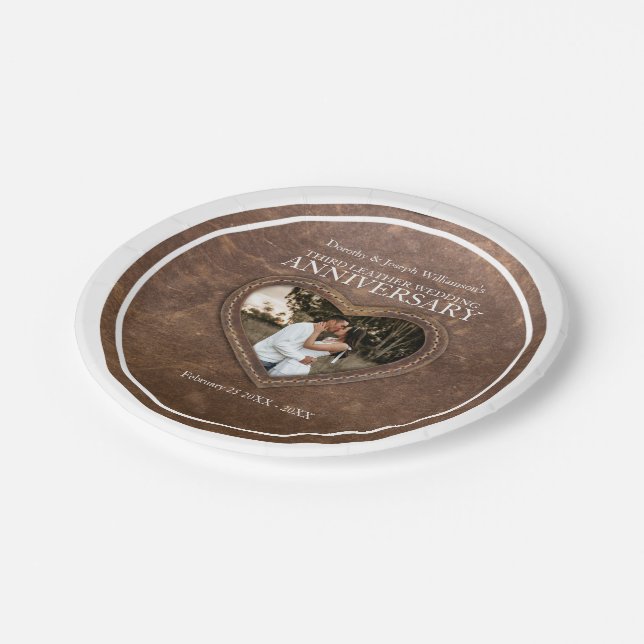 Lederherz zum 3. Geburtstag Pappteller (Schrägansicht)