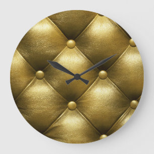 Ledersofa Elegance: Luxuriöse Upholsterie. Große Wanduhr