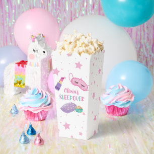 Leepover Schlummer Party rosa lila zwischen Geschenkschachtel