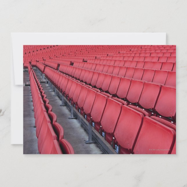 Leere Sitzplätze im Stadion (Vorderseite)