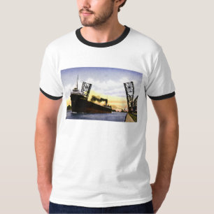 Leerer Frachter, der Bascule-Brücke, Soo T-Shirt