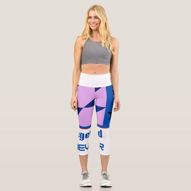 Legend Never Die Bold design  Capri Leggings (Vorderseite)
