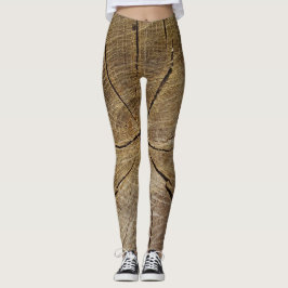 Leggings über den Querschnitt von Eichenbaum