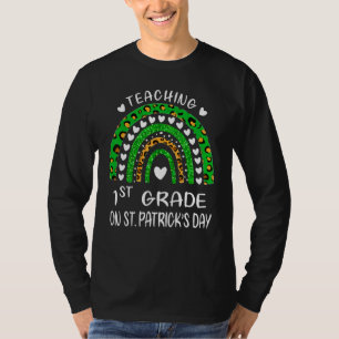 Lehre 1. Klasse auf St Patrick's Day Rainbow Tee
