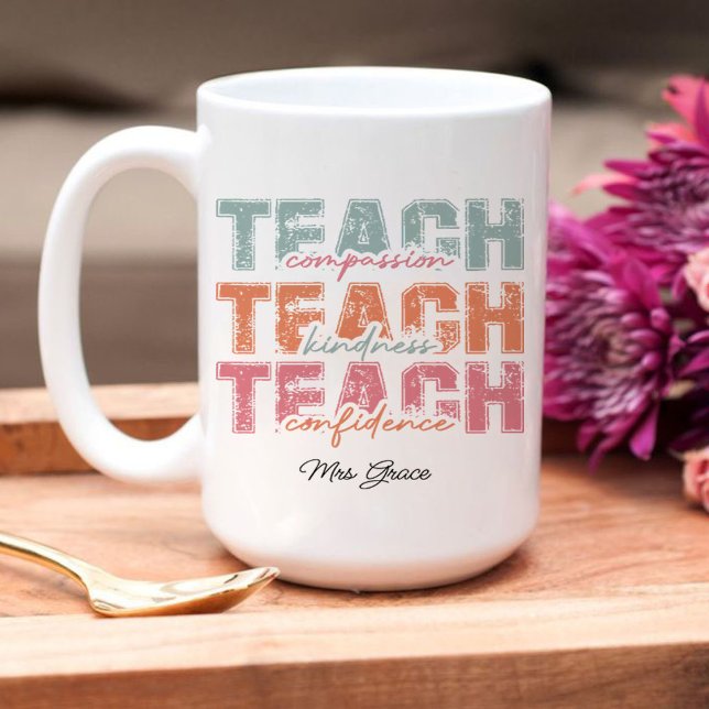 Lehre Barmherzigkeit, Personalisierte Lehrerin Zweifarbige Tasse (Teach Compassion Kindness ,Personalized teacher mug)