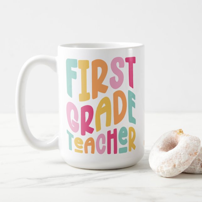 Lehrer der ersten Klasse Farbige Typografie-Design Kaffeetasse (Mit Donut)