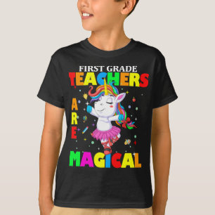 Lehrer der ersten Klasse sind magisch T-Shirt