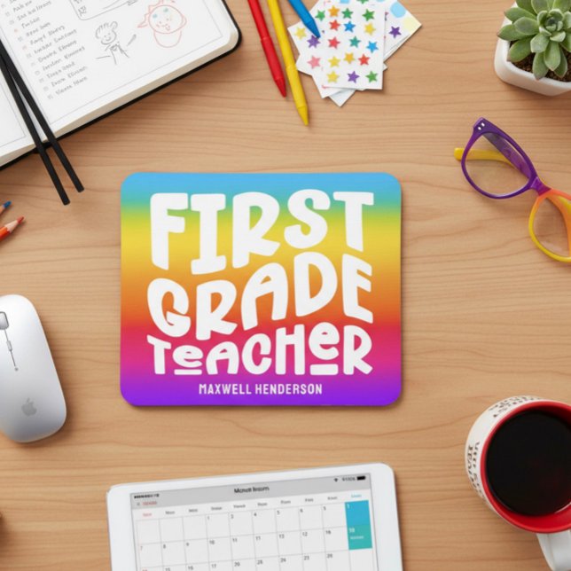 Lehrer der ersten Klasse Typografie Regenbogen Omb Mousepad (Von Creator hochgeladen)