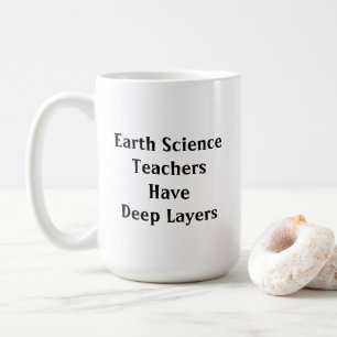 Lehrer der Naturwissenschaften haben tiefe Schicht Kaffeetasse