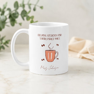 Lehrer, die Schüler dabei helfen, ihre einzigartig Kaffeetasse