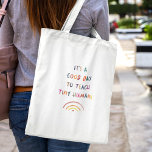 Lehrer Guten Tag Tiny Humans Moderne Fun Typografi<br><div class="desc">Spaß Teacher Tote Tasche lesen Es ist ein guter Tag,  TINY HUMANS in einem Aquarellbogen-Design zu lehren. Helles und modernes Geschenk für Lehrer! Eine Version mit einem individuellen Lehrernamen finden Sie hier: https://www.zazzle.com/teacher_good_day_tiny_humans_modern_fun_typography_tote_bag-149696480703236833</div>