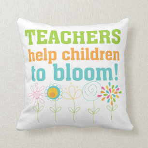 Lehrer helfen Kindern zu blühen Kissen