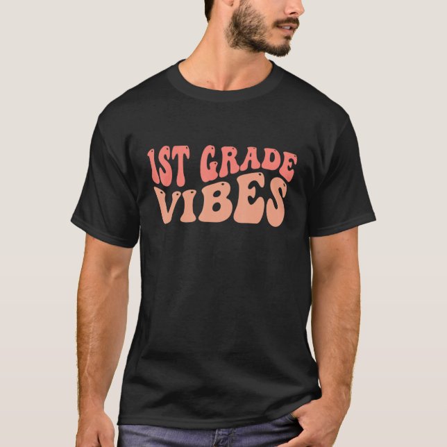 Lehrer mit 1. Klasse Vibes T-Shirt (Vorderseite)