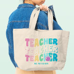 Lehrer Moderne Regenbogenfarben Personalisierter N Jumbo Stoffbeutel<br><div class="desc">Teacher Modern Rainbow Colors Personalisiert Name Tote Bag enthält den Text "Teacher" in der modernen Regenbogenfarben Wiederholskripttypografie mit dem personalisierten Namen unten. Perfekt für Ihren Lieblingslehrer für Lehrerbewertungen,  Geburtstag,  Weihnachten,  Feiertage und mehr. Von Evco Studio entworfen www.zazzle.com/store/evcostudio</div>