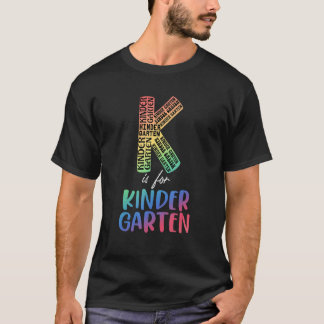 Lehrerin K ist für Kindergarten Lehrerin Gefärbte  T-Shirt