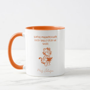Lehrkraft, die mit jeder Geschichte, die wir teile Tasse