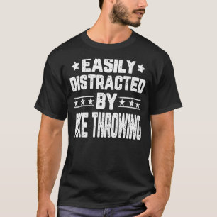 Leicht abgelenkt durch den AX Throwing AX Thrower T-Shirt