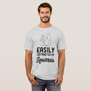 Leicht abgelenkt durch Eichhörnchen-T - Shirt