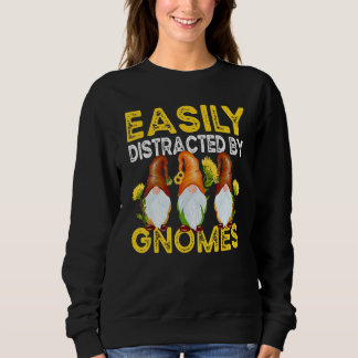 Leicht abgelenkt durch Gnomes Sonnenblumengartengä Sweatshirt