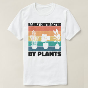 Leicht abgelenkt durch Pflanze, die farbenfroh Lie T-Shirt