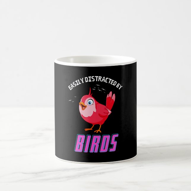 Leicht abgelenkt durch Vogelbeobachtung Kaffeetasse (Mittel)