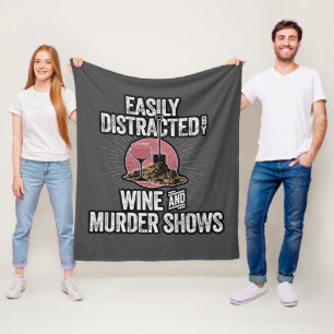 Leicht abgelenkt durch Wine and Murder Shows Fleecedecke