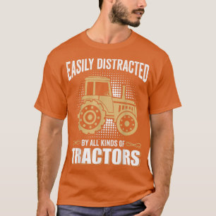 Leicht abgelenkt von allen möglichen Traktoren lus T-Shirt