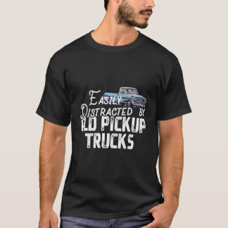 Leicht abgelenkt von alten Lieferwagen-LKWs T-Shirt