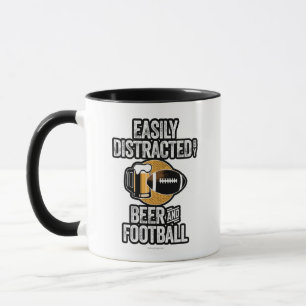 Leicht abgelenkt von Bier und Fußball Tasse