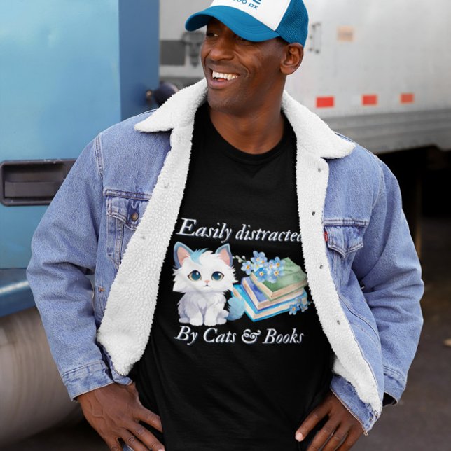Leicht abgelenkt von Cats & Books Art T-Shirt (Von Creator hochgeladen)