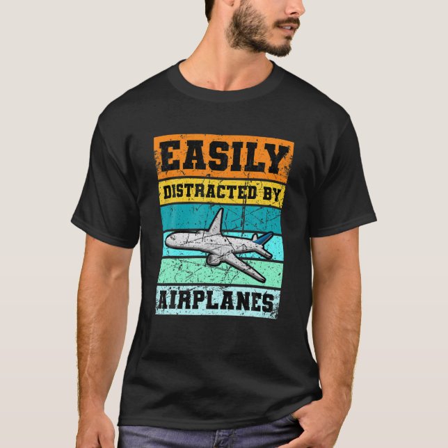 Leicht abgelenkt von Flugzeugen Luftfahrzeug P T-Shirt (Vorderseite)