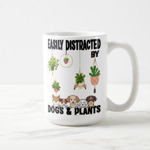 Leicht abgelenkt von Hunden und Pflanze Niedliches Kaffeetasse