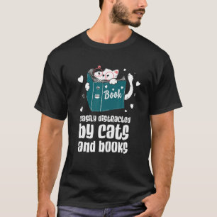 Leicht abgelenkt von Katzen und Büchern Cat and B T-Shirt