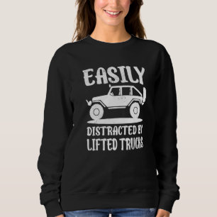 Leicht abgelenkt von LKWs gehobener LKW-Fahrer Sweatshirt