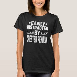 Leicht abgelenkt von Pinguinpinguinen mit Crest T-Shirt