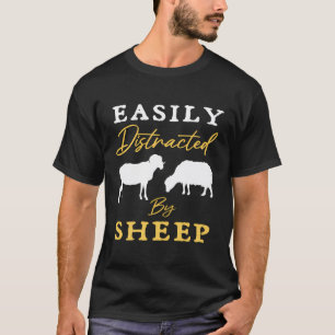 Leicht abgelenkt von Schafspelzen T-Shirt